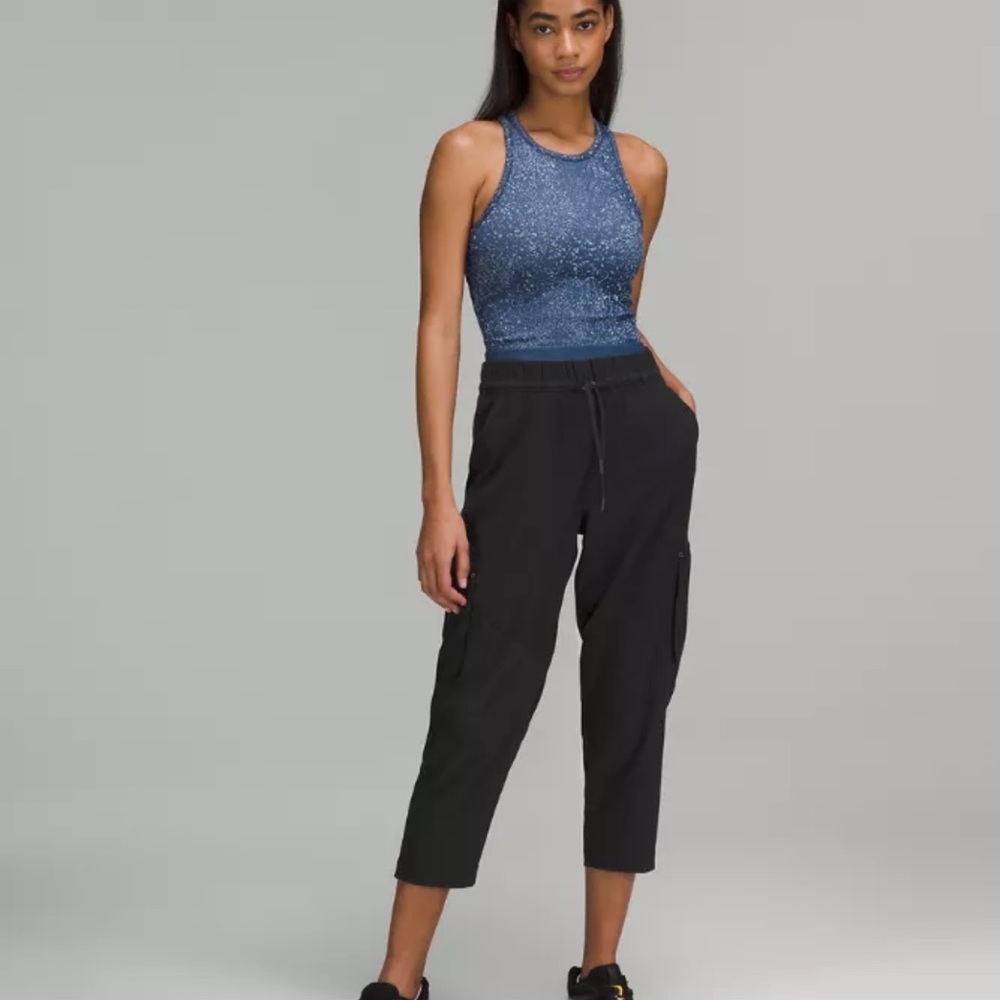 Lululemon Relaxed Mid-Rise Cargo Cropped Pants **discontinued item**